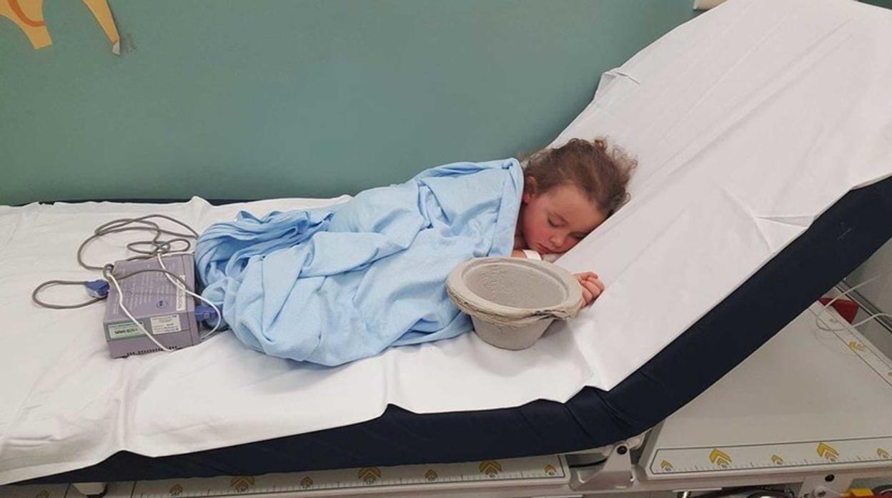 «Esta es mi hija de 6 años hospitalizada por &quot;bullying&quot;»: la devastadora imagen publicada por una madre