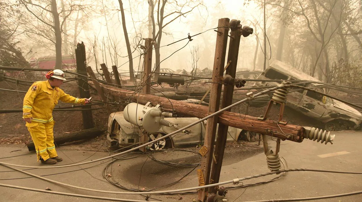 Asciende a 25 el número de muertos en los incendios más destructivos de la historia de California