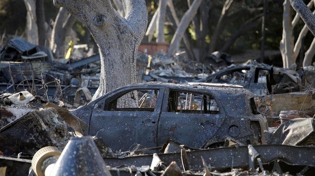 Los incendios de California amenazan a nuevos núcleos urbanos