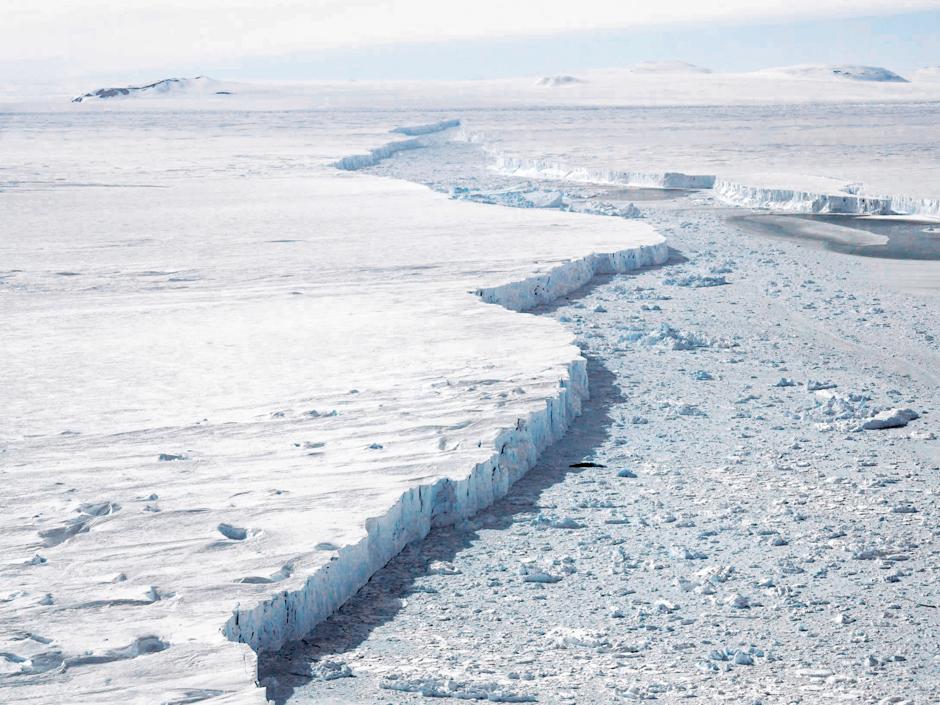 Un nuevo iceberg masivo, tres veces Manhattan, se desprende de un ...