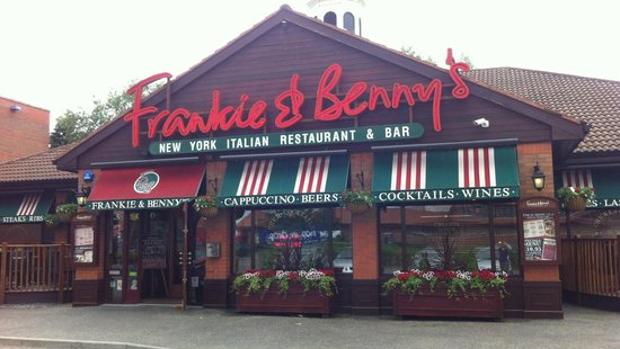 Los restaurantes Frankie y Benny´s regalan la comida a los niños si los padres no usan el móvil