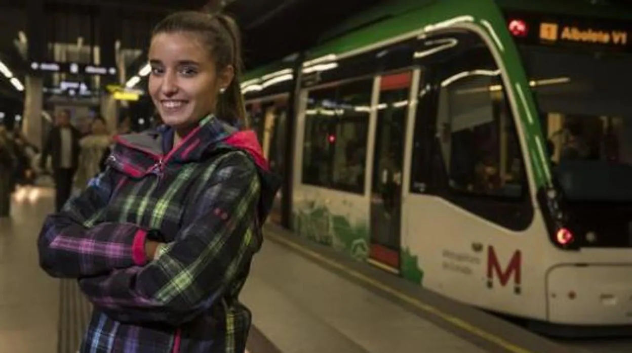 La joven que salvó la vida de un niño en un vagón de metro, utilizando la maniobra de Heimlich