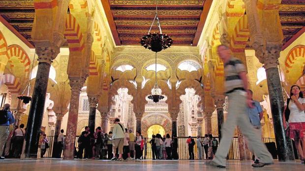 Qatar edita una guía en árabe sobre «La Mezquita omeya de Córdoba»