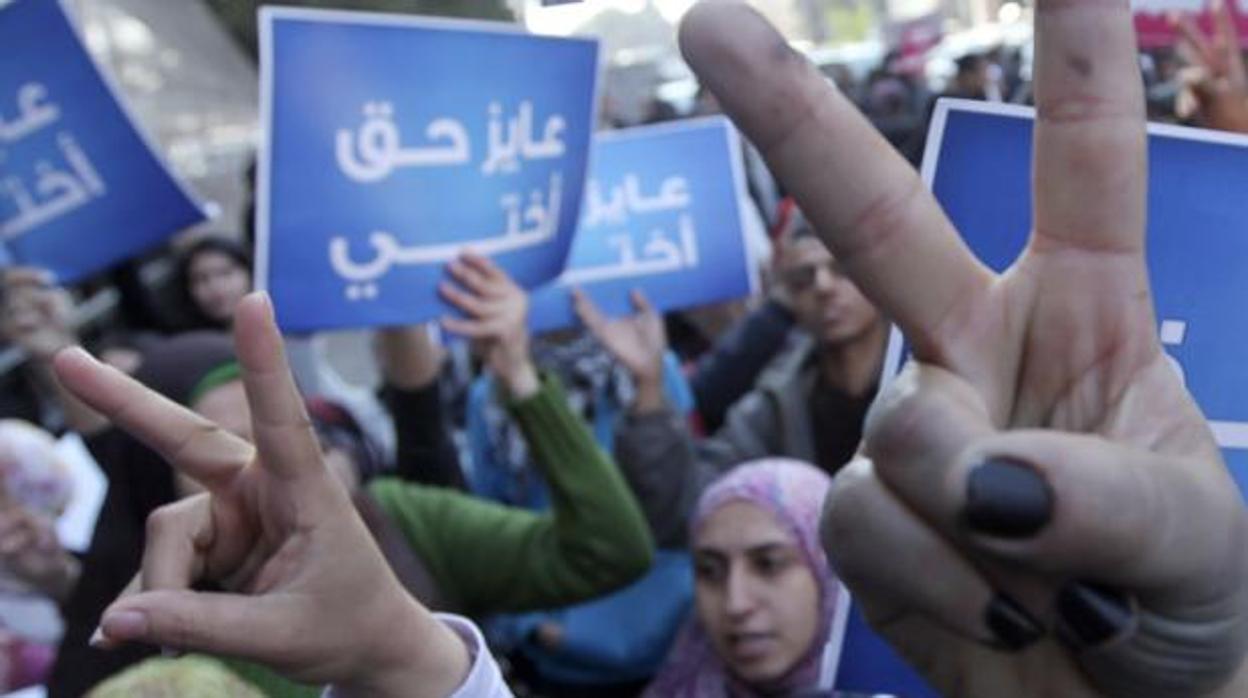Protestas en El Cairo contra los test de virginidad para las mujeres egipcias