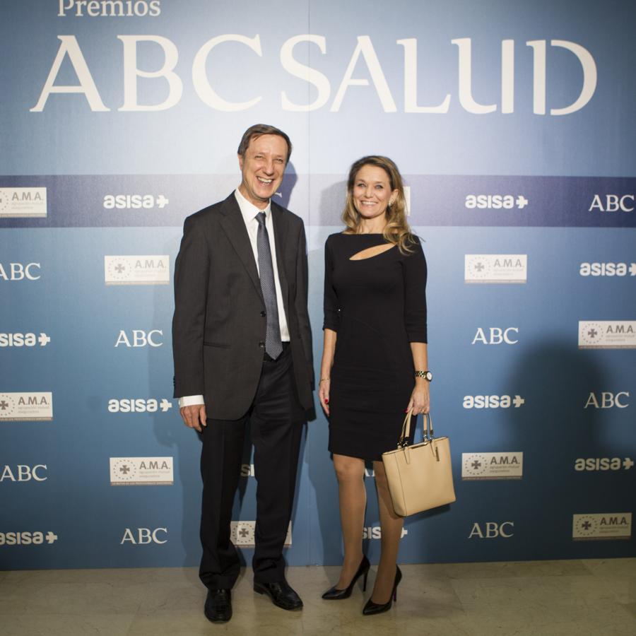 El cardiólogo Jesús Almendral con la directora de HM CIE, Virginia Soler. 