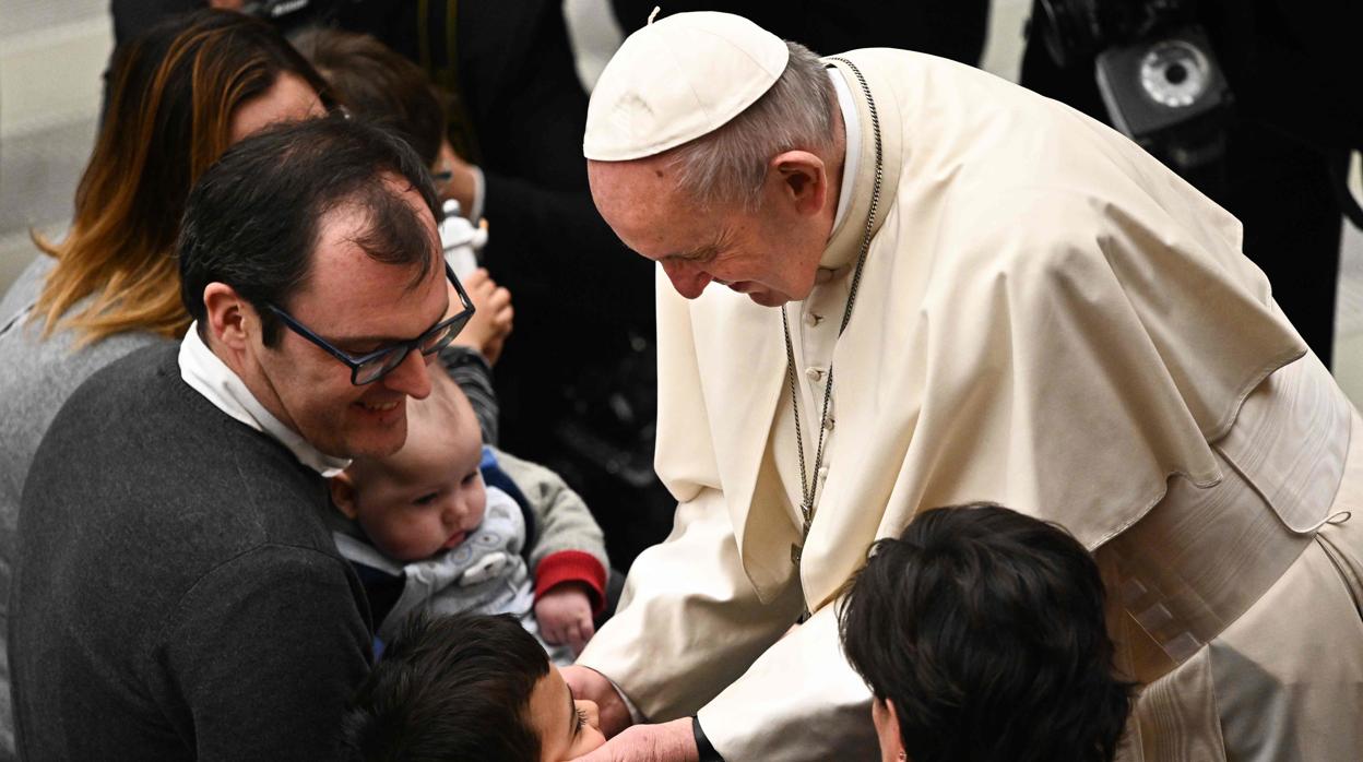 Papa Francisco: «En estos días se corre más que nunca. ¡No olvidemos al Festejado!»