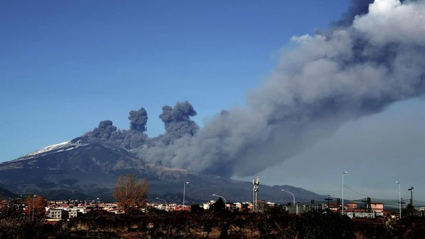 Italia mantiene el estado de emergencia ante la evolución impredecible del Etna