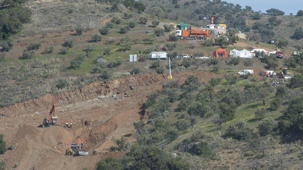 Los bomberos se deshacen por Julen: «No me esperes esta noche»