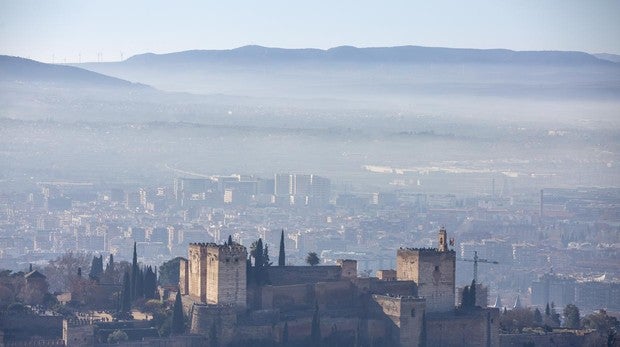 Buscan a tres jóvenes autores de una supuesta agresión sexual en grupo a una joven en Granada