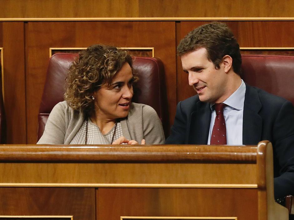 La portavoz del Grupo Popular, Dolors Montserrat, junto con el presidente del PP, Pablo Casado