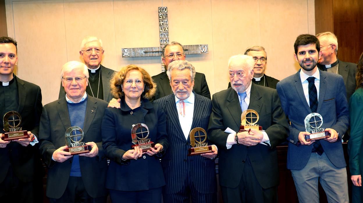 La expresidenta de la Fape, Elsa González, y Luis del Val reciben el premio ¡Bravo! de la Conferencia Episcopal