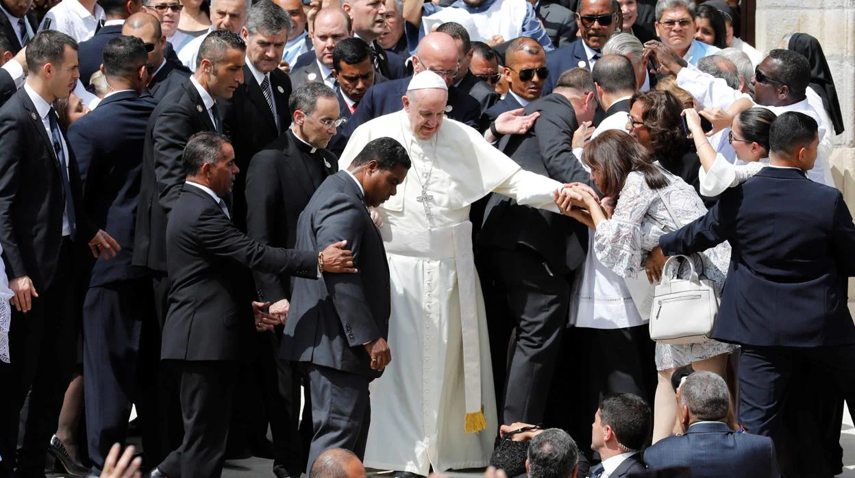 El Papa Francisco visita la catedral basílica Santa Maria La Antigua durante la JMJ de Panamá