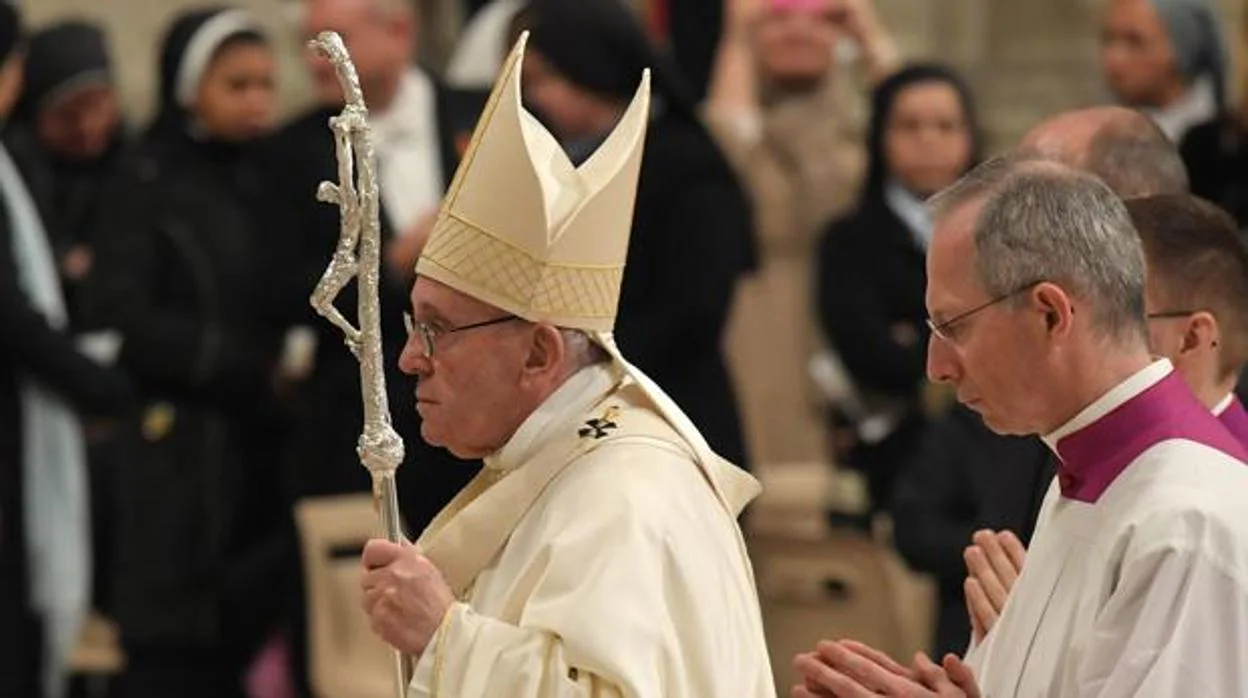 Un dia antes de partir, el Papa celebró una misa con motivo del Día para la Vida Consagrada