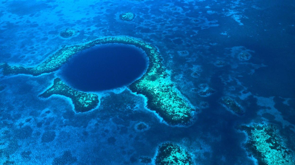 Imagen aérea del «Gran Agujero Azul»