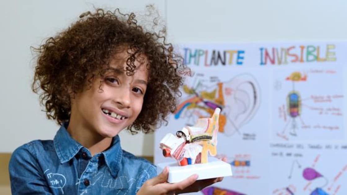Fernando, el niño vallisoletano de ocho años que ha ideado un implante auditivo revolucionario