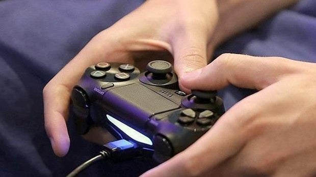 Un niño dispara a su padre en el trasero por no dejarle jugar a la videoconsola