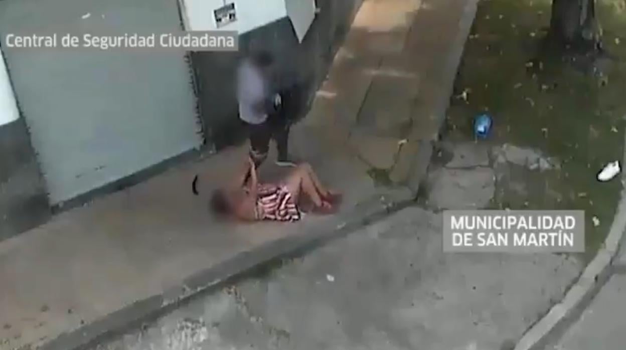 Brutal ataque a una mujer en Argentina: el agresor fue grabado y detenido