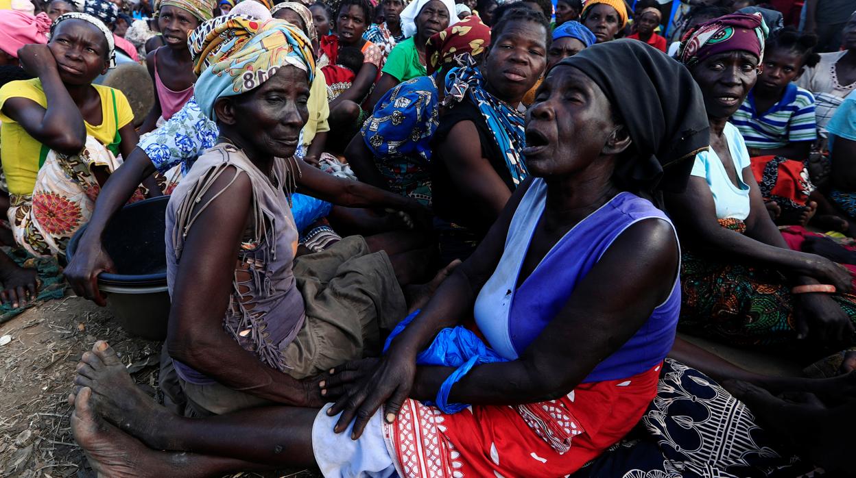 Imagen de archivo de mujeres en Mozambique tras el paso del ciclón «Idai»