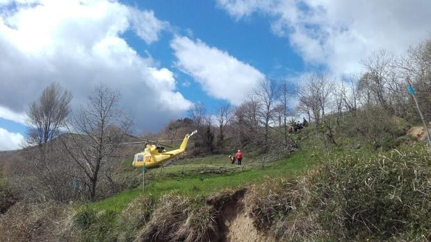 Muere una niña de tres años tras volcar el tractor en el que iba montada en Cantabria