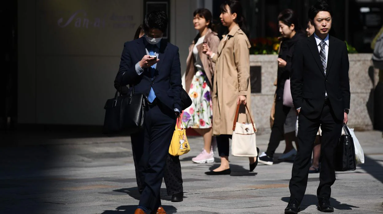 Imagen de archivo de jóvenes por las calles de Tokio