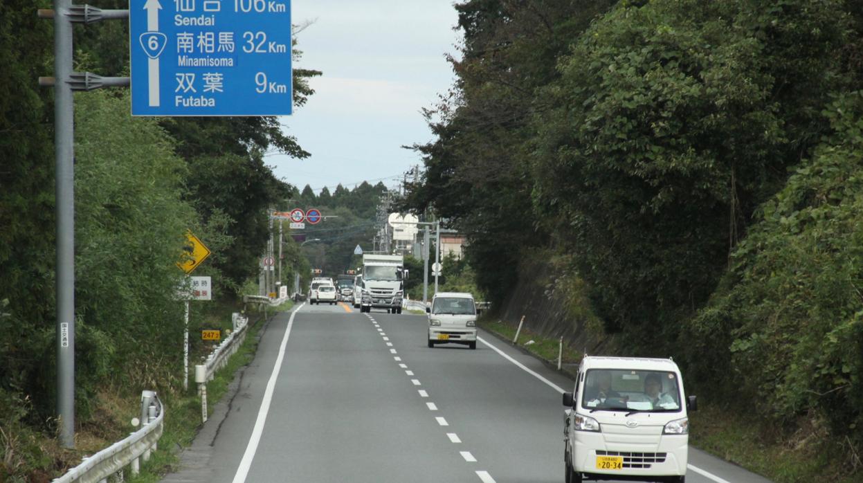 Carretera que lleva hasta la central de Fukushima, donde aún quedan muchos pueblos cerrados