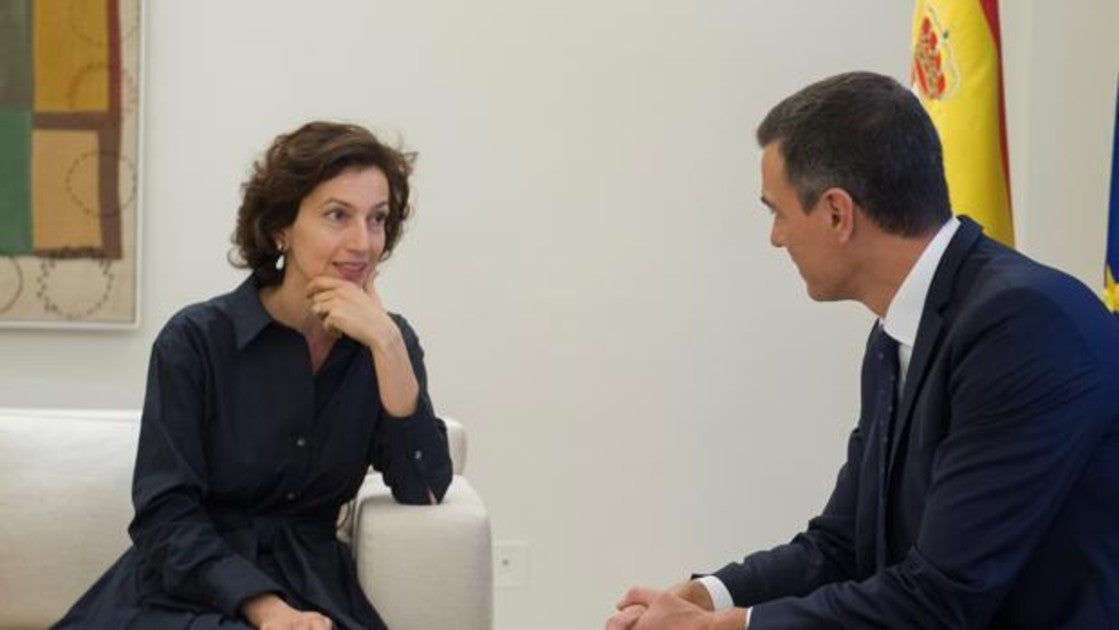 La directora general de la Unesco, Audrey Azoulay, con el presidente del Gobierno, Pedro Sánchez