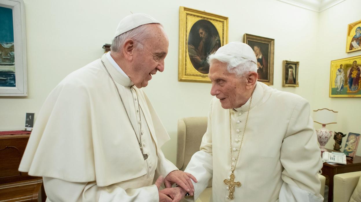 El Papa Francisco y Benedicto XVI, en plena sintonía para erradicar los abusos sexuales