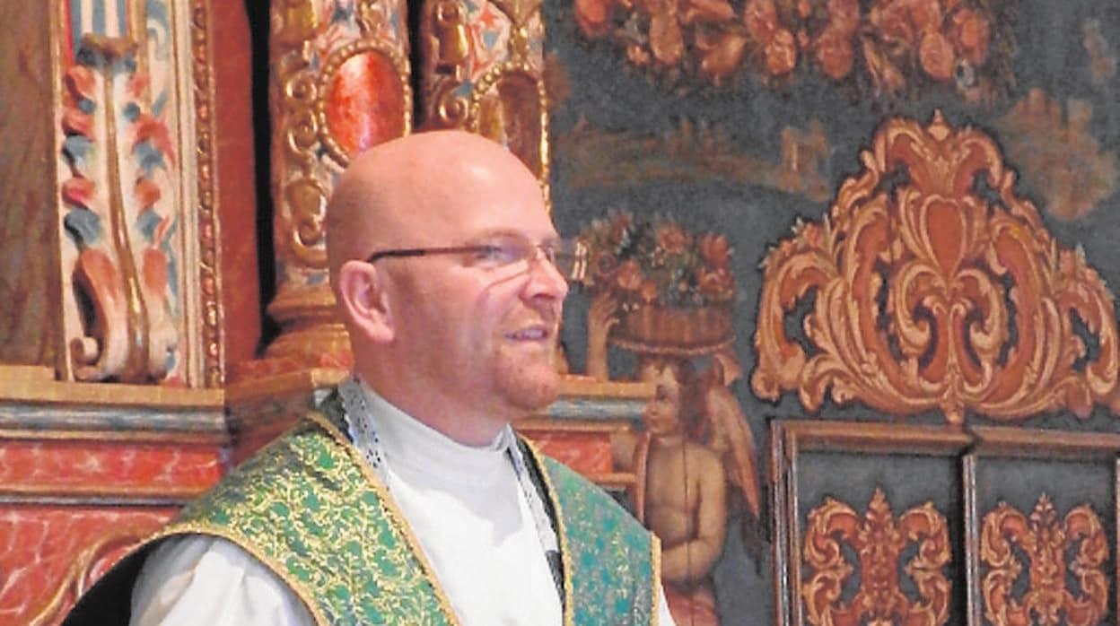 El sacerdote Patrick Lindner