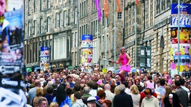 Edimburgo cierra el tráfico en el centro para evitar la contaminación