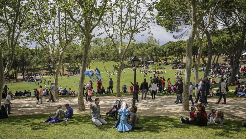 Apuñalan a un joven de 19 años en una reyerta en la Pradera de San Isidro