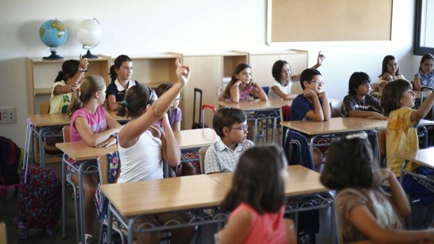 Brecha abismal en inversión educativa entre comunidades: la Cantabria de Revilla se estanca