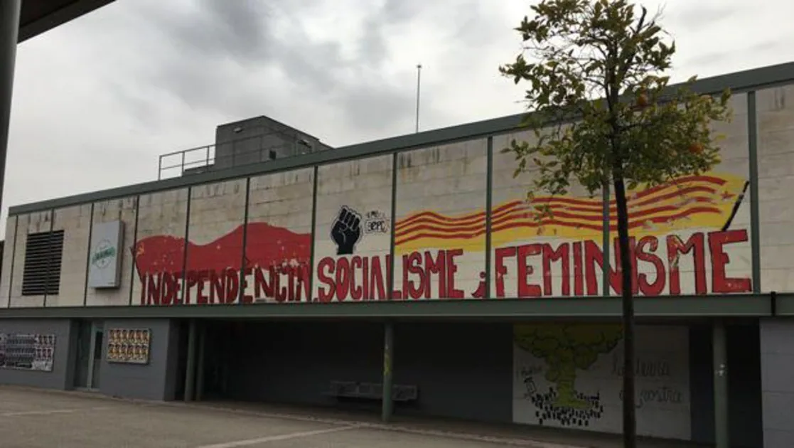 Mural independentista que la Junta Electoral obligó a quitar de la Universidad Autónoma de Barcelona