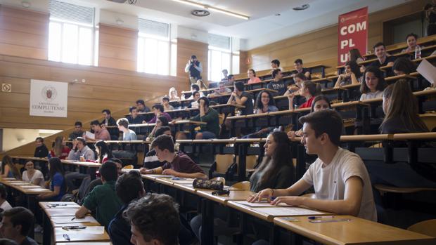 Los estudiantes exigirán al Gobierno que cumpla su compromiso de cambiar el sistema de becas