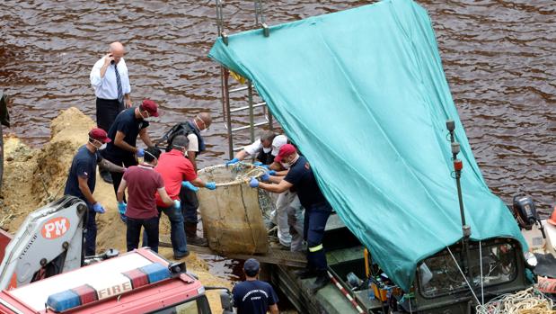 Encuentran dentro de una maleta en un lago de Chipre el cadáver de la sexta víctima de un feminicida