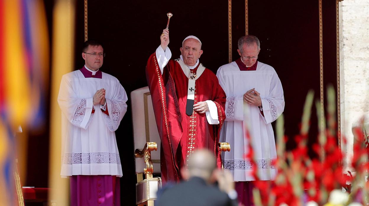 El Papa Francisco, durante la misa de Pentecostés en la Plaza de San Pedro