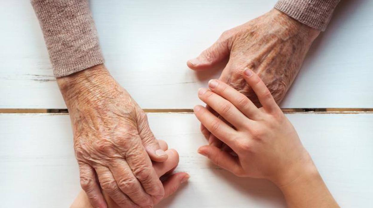 La abuela llamó de inmediato a la policía mientras su marido intentaba echar al intruso de la casa