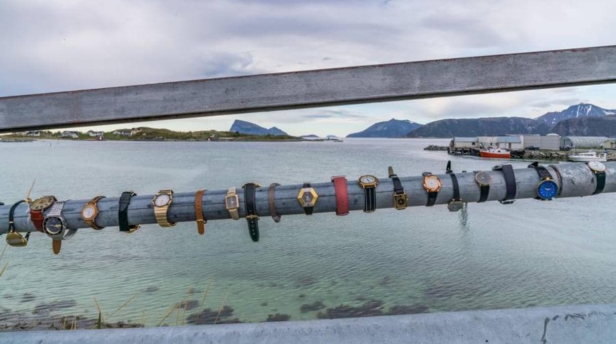Abandono de relojes en un puente de Sommarøy