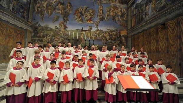 El Papa suspende al director de la Capilla Musical Pontificia acusado de apropiación indebida