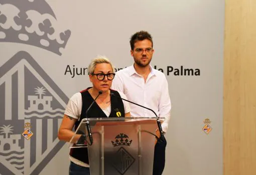 La regidora Sonia Vivas durante la rueda de prensa celebrada el jueves. Junto a ella, el director general Alberto Rosauro