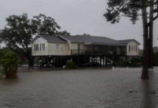 Barry provoca las primeras grandes inundaciones en Luisiana