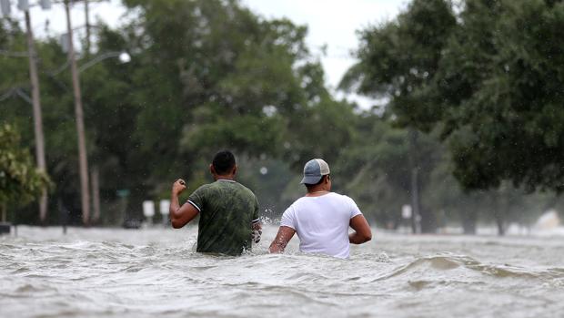 Barry provoca las primeras grandes inundaciones en Luisiana