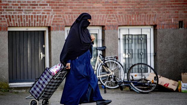 La prohibición del burka en Holanda entra en vigor desde hoy envuelta en la polémica