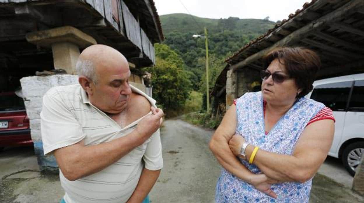 José Antonio Suárez e Isolina Suárez, ayer, en su casa de Fano (Asturias)