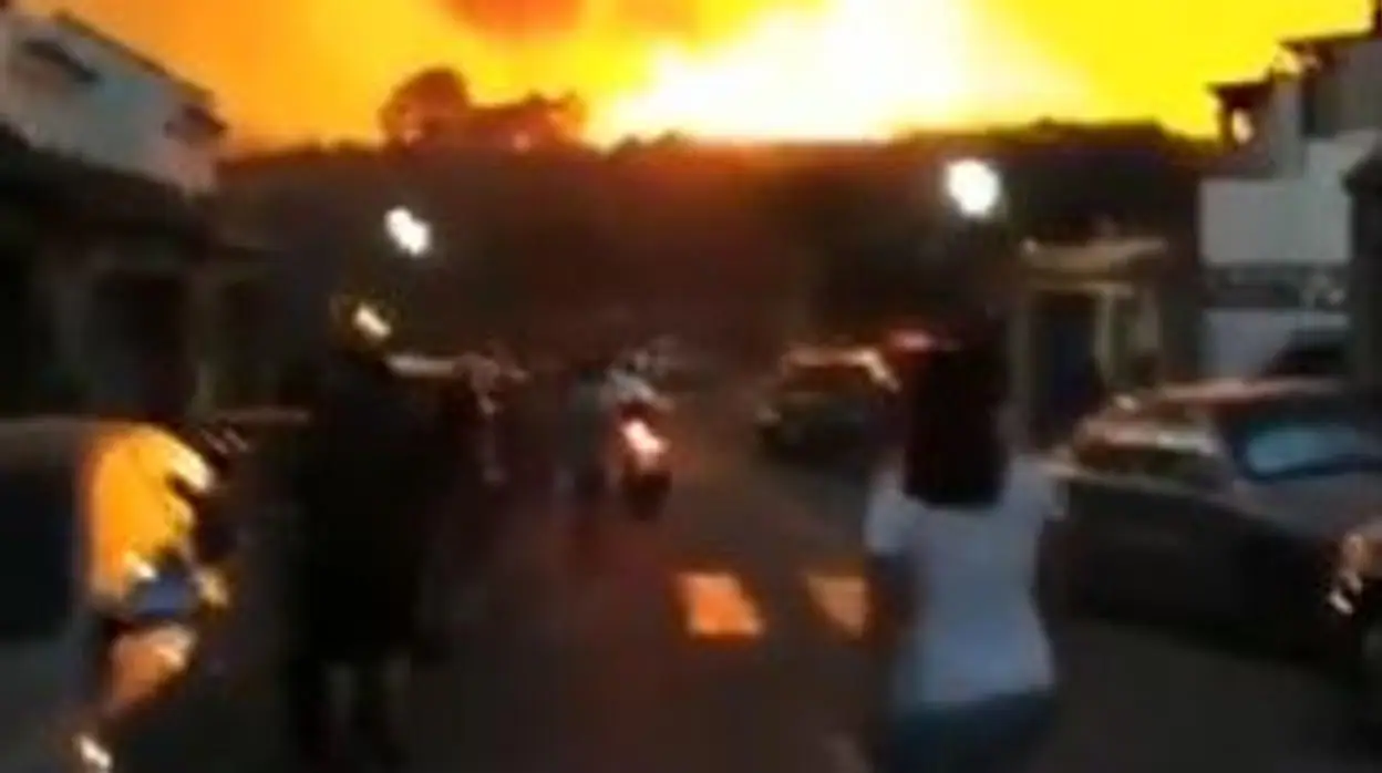 El incendio de Marbella obliga a desalojar 40 viviendas de la urbanización Bello Horizonte