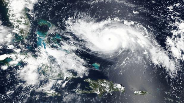 El huracán Dorian alcanza fuerza 4 y amenaza el sureste de EE.UU.