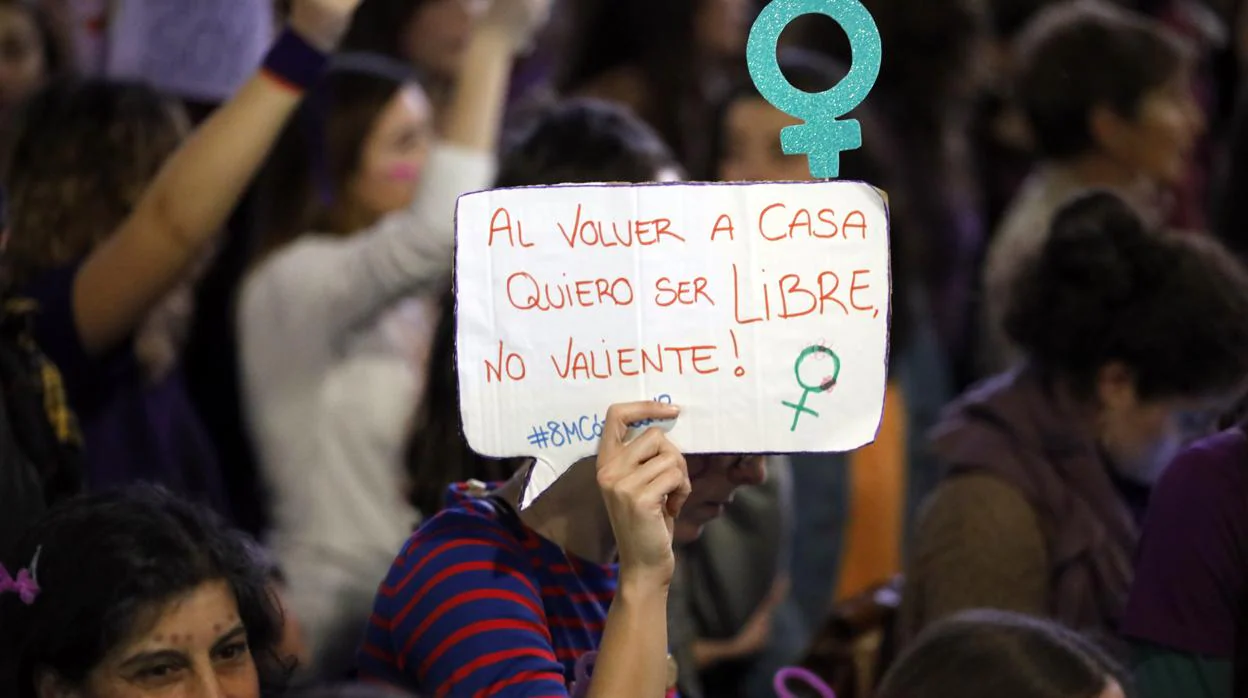Cartel de una manifestante en el Día Internacional de la Mujer