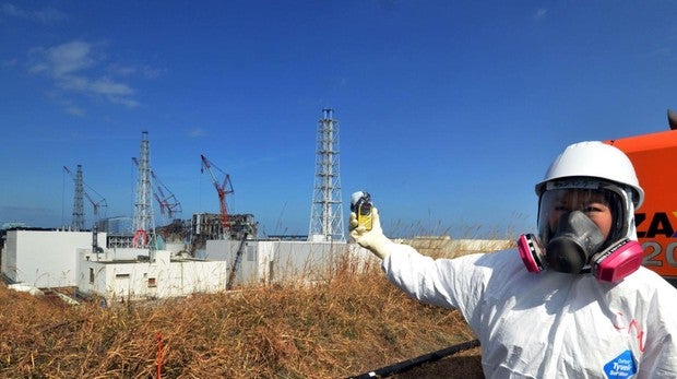 Japón planea verter al océano el agua radiactiva de la central nuclear de Fukushima