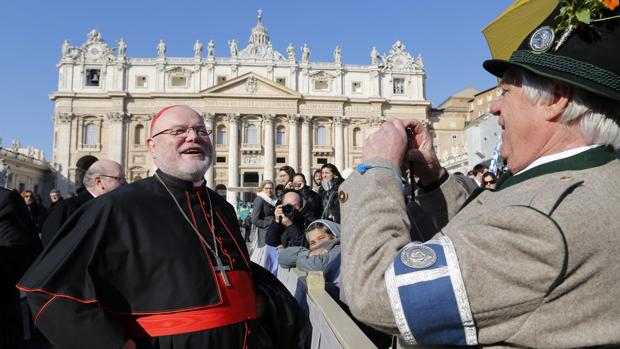 Los obispos alemanes plantan cara al Vaticano y siguen con su sínodo