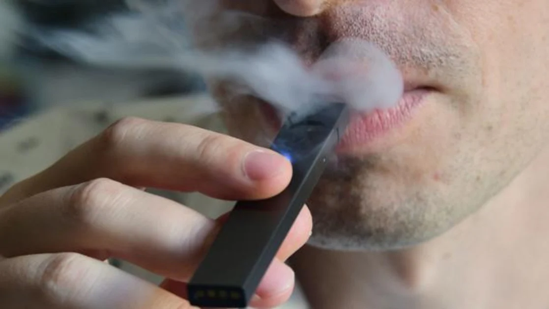 Nueva York prohíbe la venta de cigarrillos electrónicos de sabores