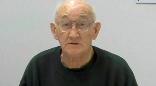 La Iglesia paga un millón de dólares australianos a la víctima de un cura pederasta